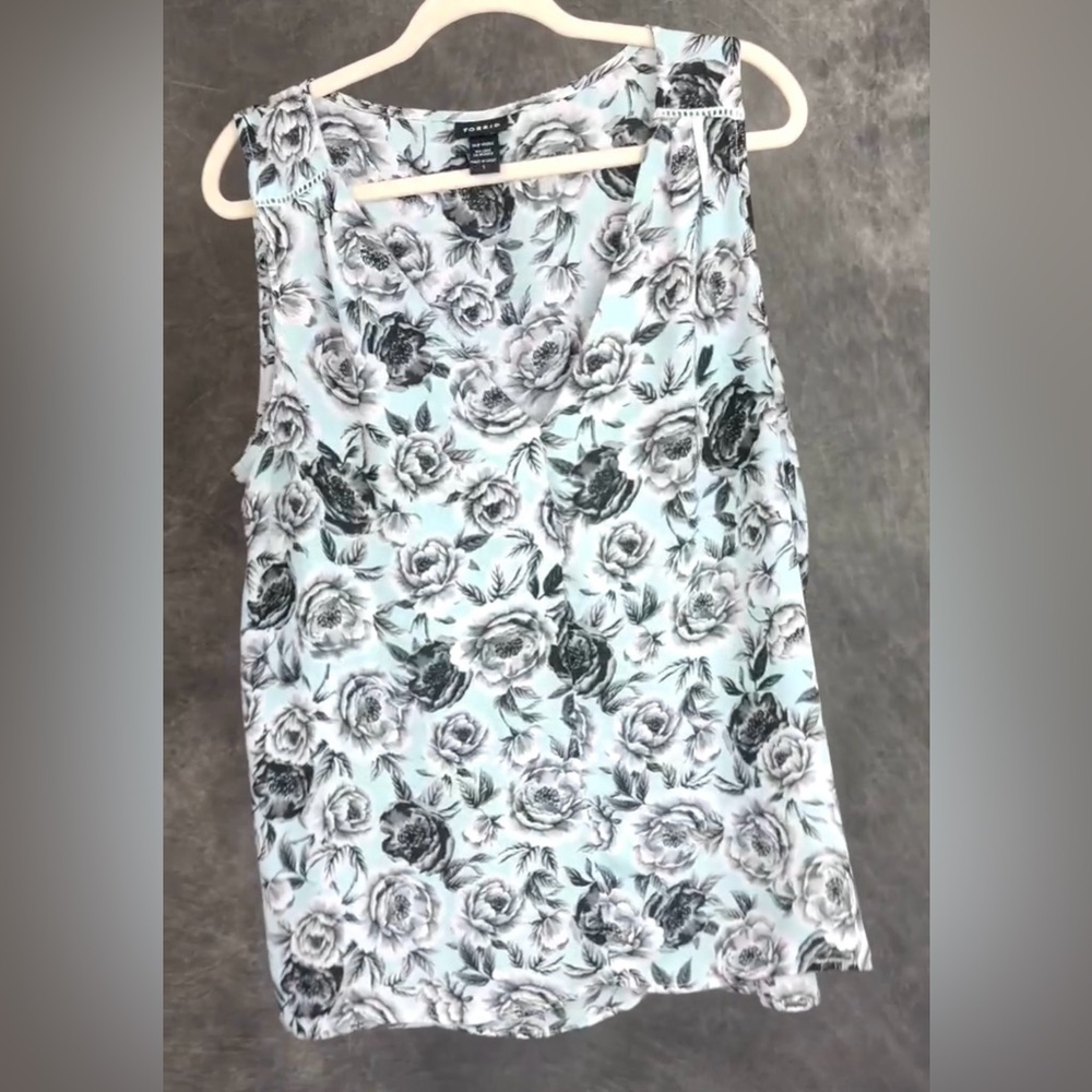 Torrid Pale Teal Floral Sleeveless V-Neck Blouse | Size 1 (1X) | Flowy Fit - Picture 1 of 7